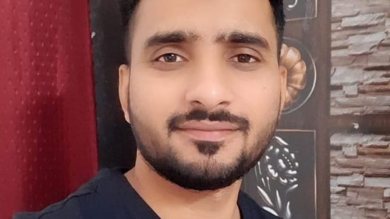 बिजनौर में ट्यूशन टीचर तनवीर ने 12 साल की बच्ची को समोसा खिलाने के बहाने कार में बिठाया फिर गलत काम करके भाग निकला! आरोपी शिक्षक तनवीर