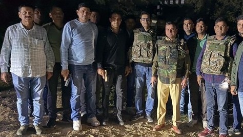 मुरादाबाद में एनकाउंटर के बीच IPS सतपाल अंतिल की जैकेट में धंस गई गोली, गजब का पूरा सीन