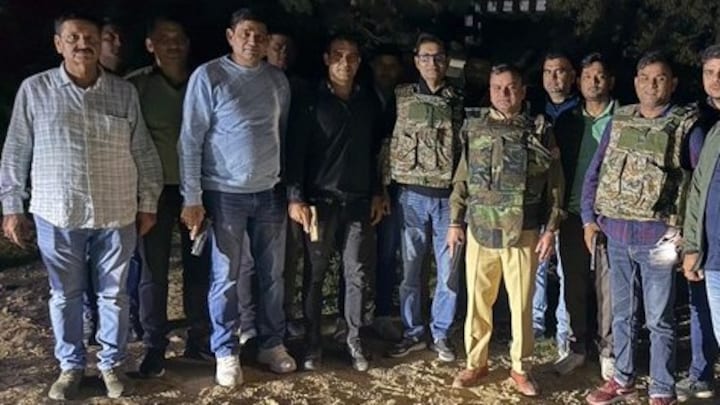 मुरादाबाद में एनकाउंटर के बीच IPS सतपाल अंतिल की जैकेट में धंस गई गोली, गजब का पूरा सीन IPS during encounter