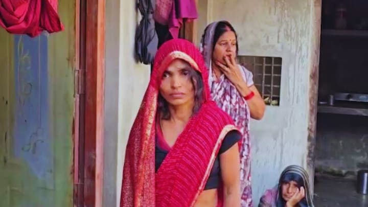 दिल्ली ब्लास्ट में दिनेश मिश्रा की मौत के बाद जब श्रावस्ती पहुंची उनकी बॉडी तो देखते ही पत्नी का हुआ ये हाल dinesh wife