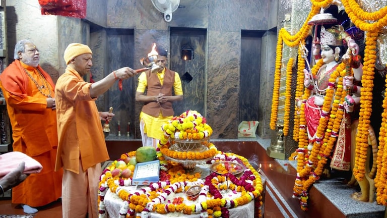 सीएम योगी ने देवी पाटन मंदिर में की पूजा, यहां मुंडन कराने की परंपरा, जानिए इस Temple की कहानी UP Tak