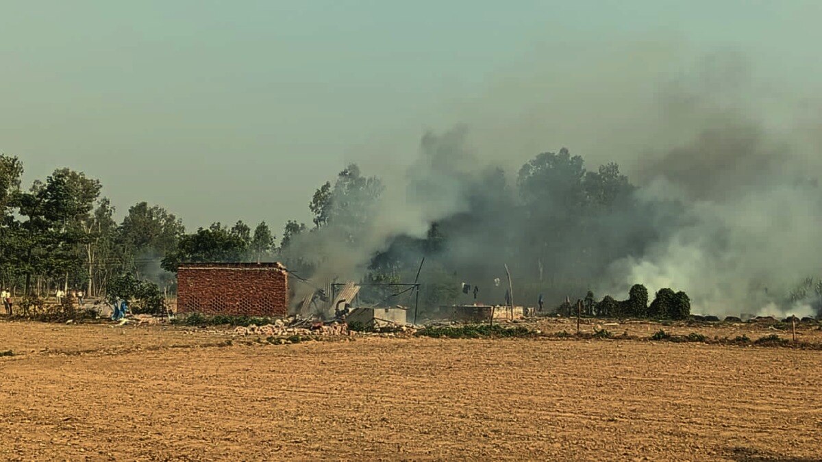 Barabanki, Barabanki news, Barabanki police, Massive blast in a firecracker factory in Barabanki, Massive blast in Barabanki, up news, बाराबंकी न्यूज, बाराबंकी पटाखा फैक्ट्री में धमाका, यूपी न्यूज