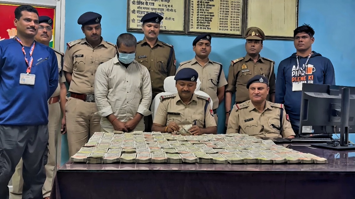 DDU जंक्शन से 500-500 की गड्डीयों से भरा 60 लाख का बैग लेकर कहां जा रहा था आयुष, पुलिस ने पकड़ा तो सब बता दिया