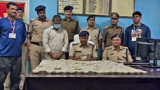 DDU जंक्शन से 500-500 की गड्डीयों से भरा 60 लाख का बैग लेकर कहां जा रहा था आयुष, पुलिस ने पकड़ा तो सब बता दिया UP Tak