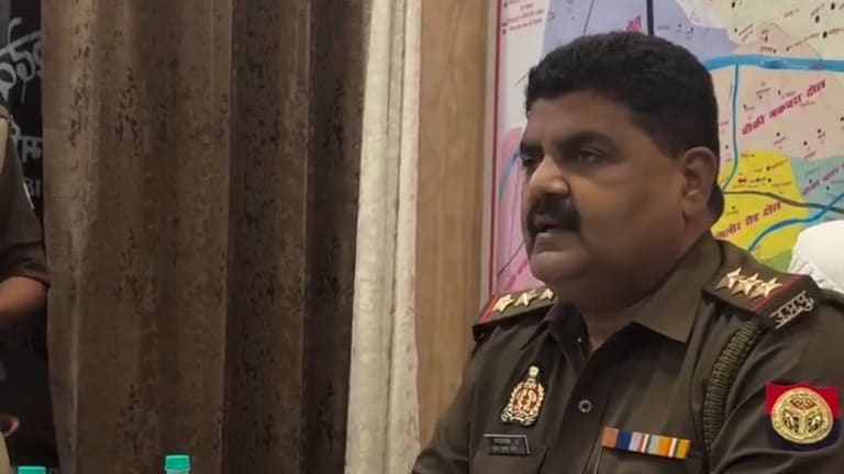 दिल्ली ब्लास्ट के बाद देवबंद SHO नरेंद्र शर्मा बोले- 'आतंकी का कोई धर्म नहीं होता', SSP ने लिया अब ये एक्शन Narendra Sharma Narendra Sharma