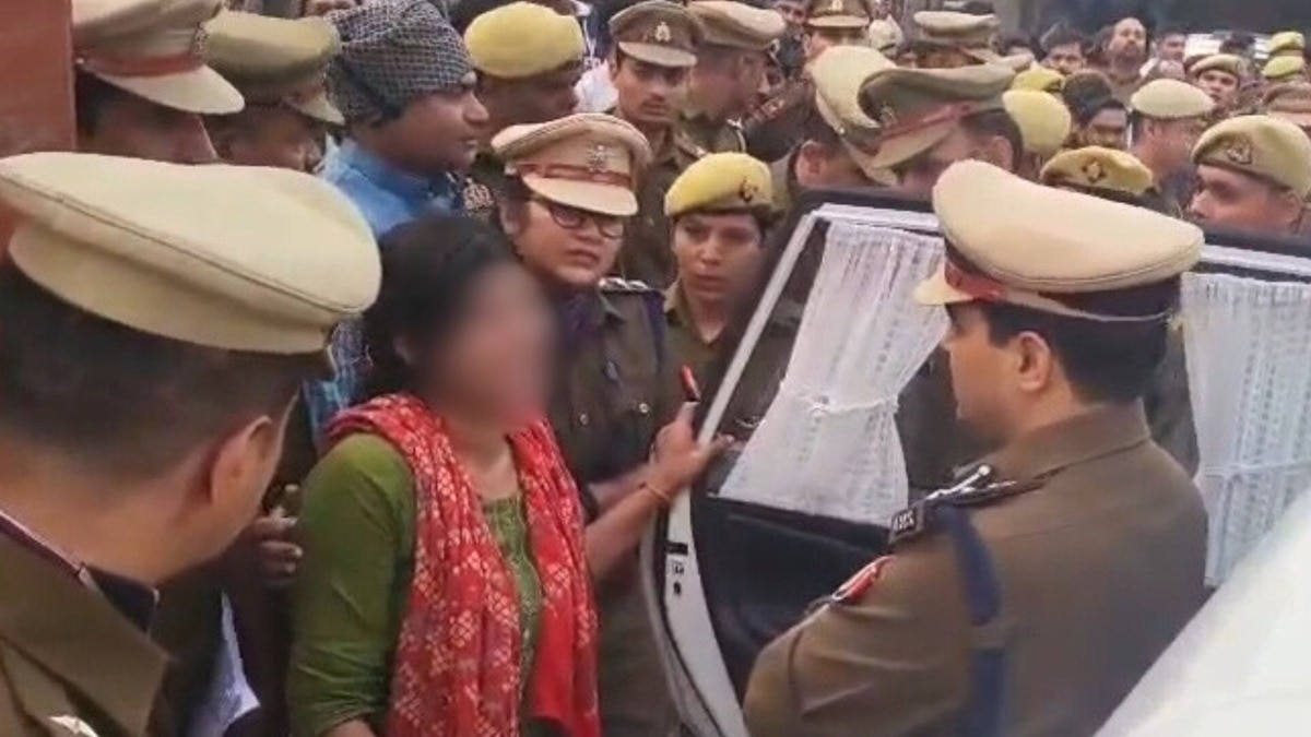 6 लोगों ने मेरा गैंगरेप किया... बुलंदशहर में DIG के सामने जो लड़की पहुंची वो मामला तो विस्फोटक हो गया