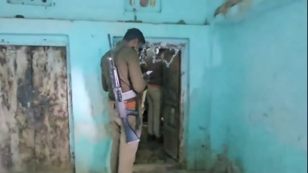श्रावस्ती में रोज अली पत्नी और 3 बच्चों संग रात में सोने गया, सुबह पांचों की लाश कमरे से निकली, डरावना था नजारा Shravasti News