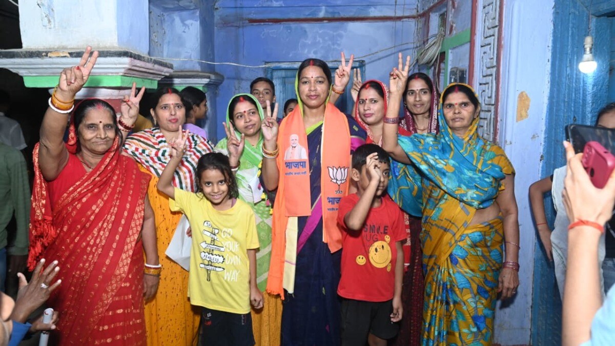 खेसारी लाल यादव को चुनाव में करारी मात देने वालीं छोटी कुमारी के पास कितनी संपत्ति है? UP Tak