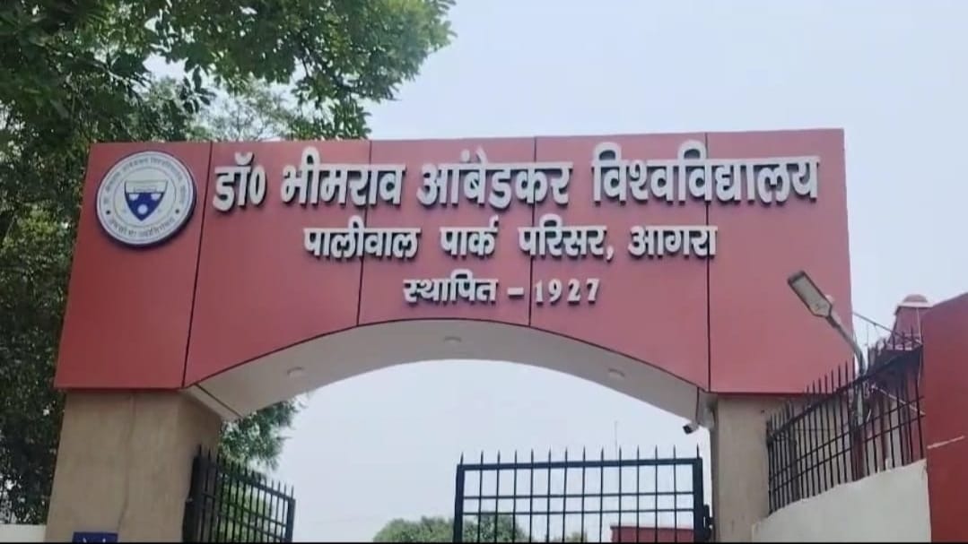 आगरा में गेस्ट लेक्चरर सूरज प्रताप रात में...2 छात्राओं ने लगाए प्रोफेसर पर सनसनीखेज आरोप, फिर ये हुआ
