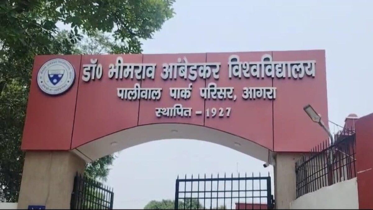 आगरा में गेस्ट लेक्चरर सूरज प्रताप रात में...2 छात्राओं ने लगाए प्रोफेसर पर सनसनीखेज आरोप, फिर ये हुआ UP Tak