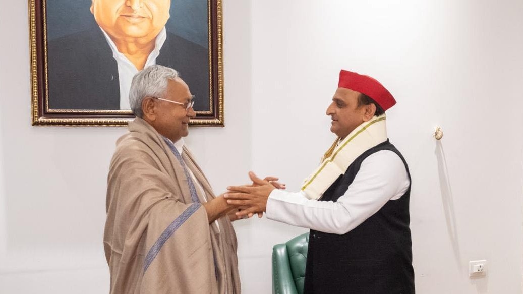 Photo: Nitish Kumar and Akhilesh Yadav