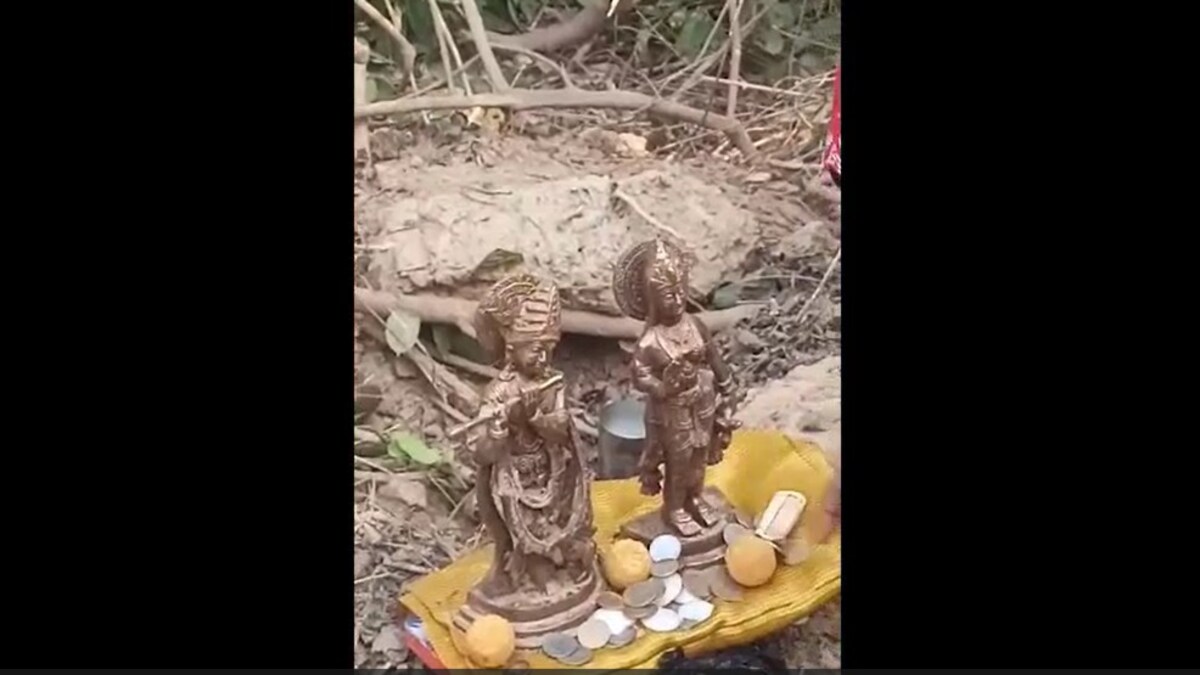 राधा-कृष्ण की मूर्ती, संस्कृत में लिखा भोजपत्र और सांप... उन्नाव में खेत की खुदाई में ये सब क्या निकला UP Tak