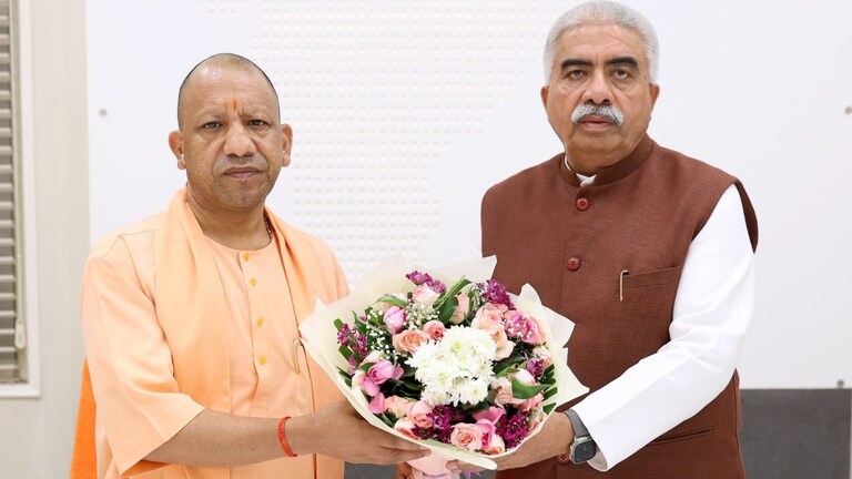 लखनऊ में 10 दिनों का खादी महोत्सव! रॉयल हनी, बीकानेरी पापड़... जानिए यहां क्या क्या मिलेगा UP Tak