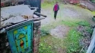 घर में अकेली थी लड़की, अचानक घुस आया कबाड़ी... प्राइवेट पार्ट संग करने लगा अश्लील हरकत UP Tak