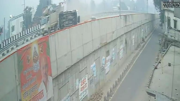 गोरखपुर-वाराणसी फोरलेन पर 6 बार पलटी बोलेरो, खुद हुई सीधी और फिर हुआ ये UP Tak