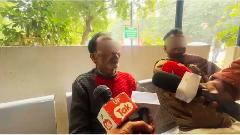 लखनऊ मुख्यमंत्री आवास के पास उन्नाव के यादव परिवार के 12 सदस्य आए जान देने, सभी पकड़े गए तो बताई ST-SC एक्ट वाली बात Lucknow, Lucknow News, Lucknow Chief Minister's residence, Lucknow CM Yogi's residence, Unnao, Lucknow Police, Lucknow Viral News, UP News, लखनऊ, लखनऊ न्यूज, लखनऊ मुख्यमंत्री आवास, लखनऊ सीएम योगी आवास, उन्नाव, लखनऊ पुलिस, लखनऊ वायरल न्यूज, यूपी न्यूज