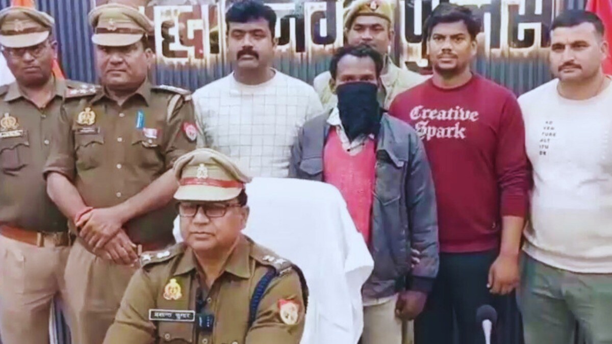 सिद्धार्थनगर के कमरुद्दीन ने सोयाबीन की सब्जी के लिए पत्नी को ईंट से कुचलकर मार डाला, फिर गांव वालों को जाकर सुनाई ये कहानी Husband Kamaruddin arrested
