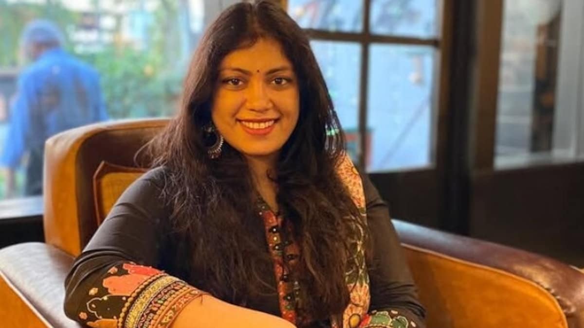 SIR पर बवाल! नोएडा में 60 BLOs, 7 सुपरवाइजरों पर FIR, DM मेधा रूपम ने लिया तगड़ा ऐक्शन Medha Rupam