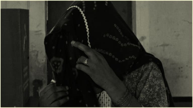 पूर्व प्रेमी ने बुलाकर की जबरदस्ती फिर उसके 6 दोस्त भी आ गए…सिद्धार्थनगर की शादीशुदा दलित महिला की आपबीती हिला देगी Siddharthnagar, Siddharthnagar News, Siddharthnagar Crime, Siddharthnagar Police, Siddharthnagar Gang Rape, Siddharthnagar Rape, UP News, UP Viral News, सिद्धार्थनगर