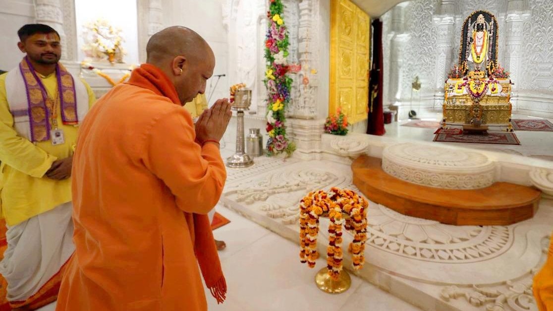 राम मंदिर ध्वजारोहण से पहले अयोध्या पहुंचे CM योगी, एक-एक चीज का जायजा लिया, पूरे आयोजन में क्या-क्या होगा सब जानिए 