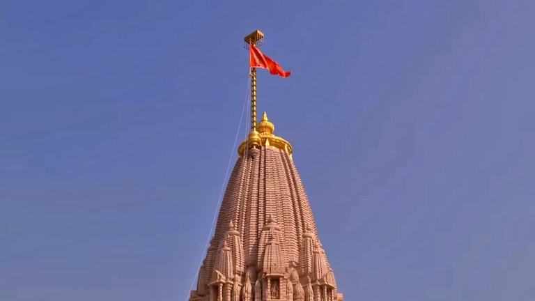 राम मंदिर के ध्वज की असली कहानी इसकी डिजाइन बनाने वाले ललित मिश्रा ने बताई UP Tak