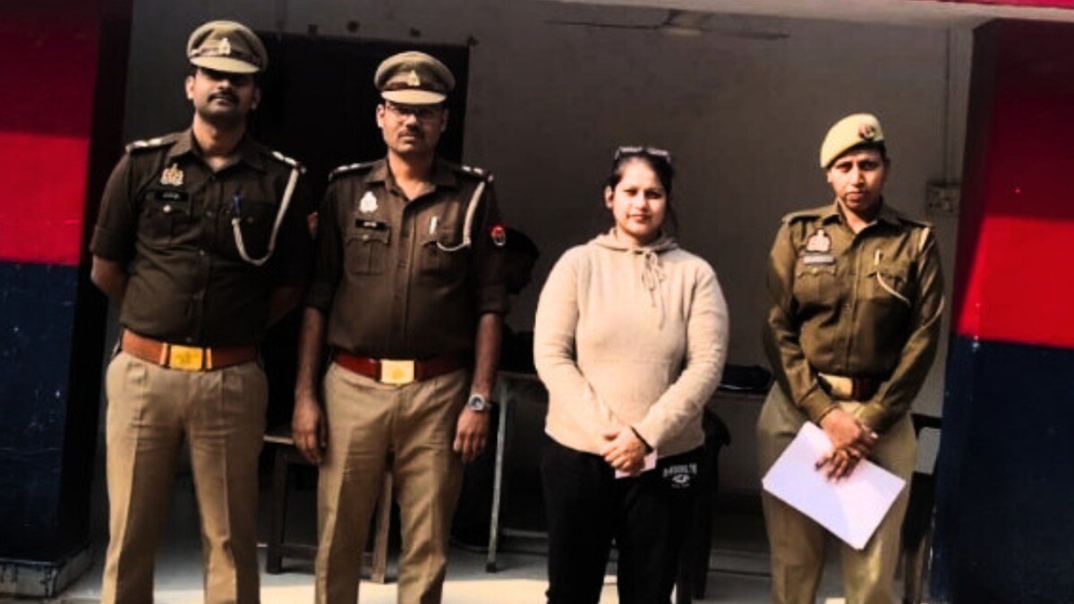 झांसी में लाखों ठग 55 महीने से छका रही थी डॉली, अहमदाबाद में जब पकड़ी गई तो इसका असली चेहरा देखने को मिला! Jhansi Crime News