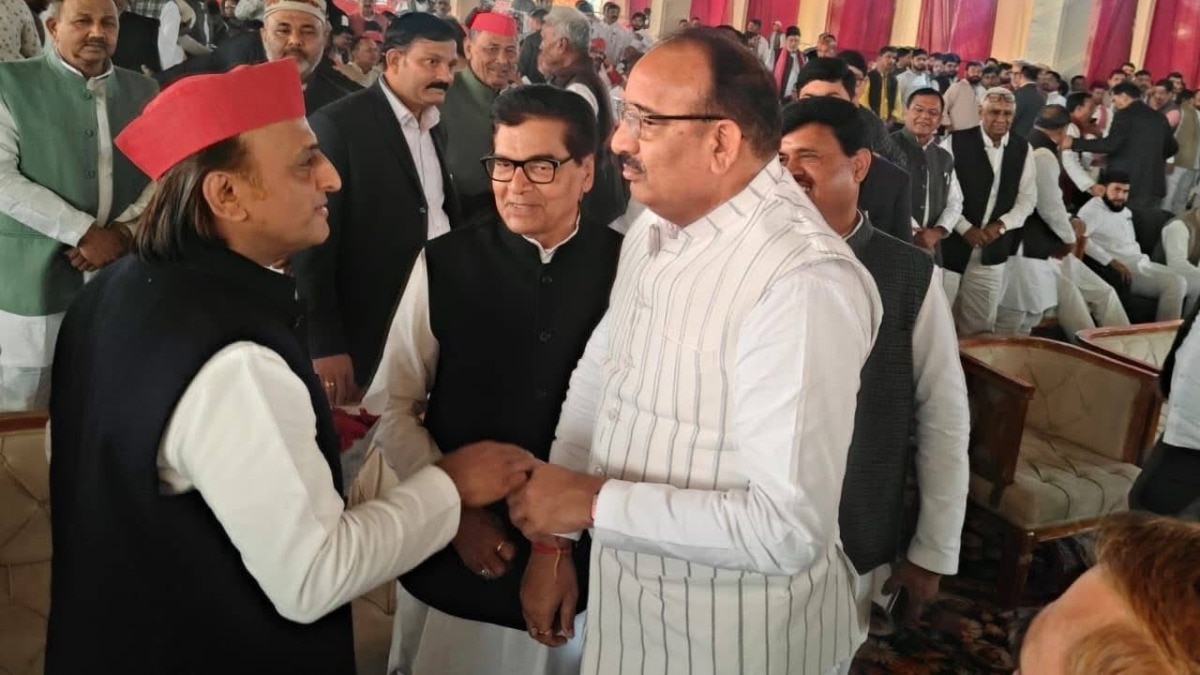 Akhilesh Yadav and Dinesh singh