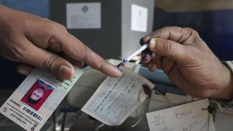 क्या 20 अप्रैल से शुरू हो रहे हैं यूपी पंचायत चुनाव? सोशल मीडिया के इन दावों को छोड़िए लेटेस्ट अपडेट जानिए UP Panchayat Chunav (Photo/PTI)