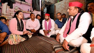 शादी से एक दिन पहले जान देने वाले दलित BLO सुधीर कोरी के घर रात में पहुंच गए अखिलेश यादव! फिर हुआ ये UP Tak