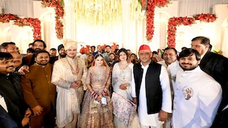 सपा की इस बागी विधायक के घर पहुंचे अखिलेश यादव, सोशल मीडिया पर वायरल इस तस्वीर की क्या है इनसाइड स्टोरी UP Tak