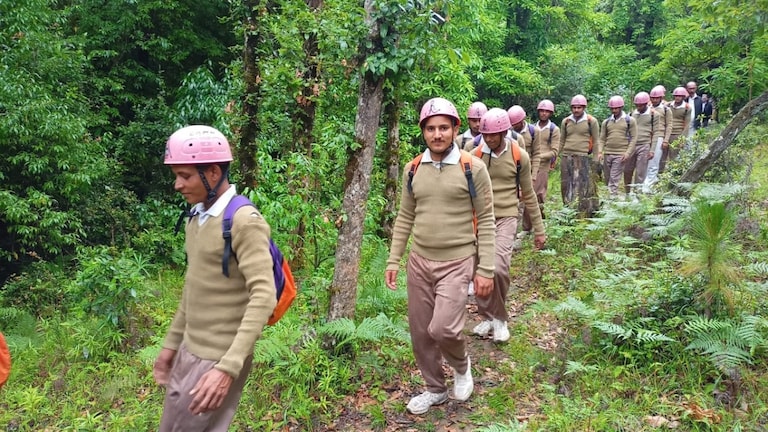 यूपी में 41424 पदों पर होमगार्ड भर्ती के लिए कटऑफ का अंदाजा, इस तरीके से सॉल्व करें जीएस पेपर तो होगा सेलेक्शन UP Homeguard Vaccancy News