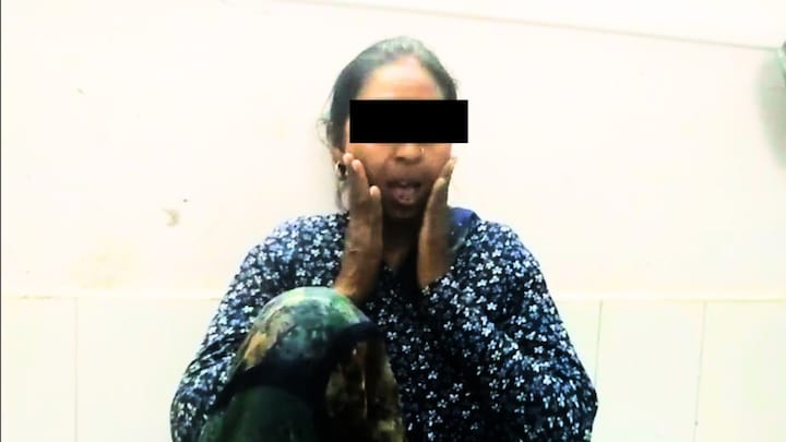 औरैया की इंककला देवी ने जैसे ही खाया गोलगप्पा खुला का खुला रह गया जबड़ा, इलाज से भी नहीं मिल रहा आराम तस्वीर में इंककला देवी.