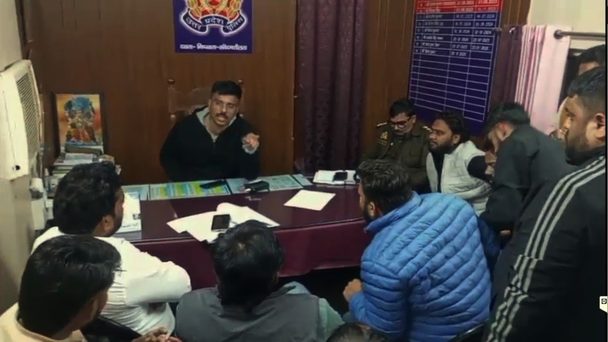 Aligarh, Aligarh News, Aligarh Police, Aligarh Viral News, Beef in Aligarh Daawat-e-Walima, Ruckus over beef in Aligarh, UP News, अलीगढ़, अलीगढ़ न्यूज, अलीगढ़ पुलिस, अलीगढ़ वायरल न्यूज, अलीगढ़ दावत ए वलीमा में बीफ