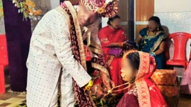 ससुराल में जाने के बाद 20 मिनट में तोड़ दी थी दुल्हन ने शादी, अब उसने किया दूल्हे को फोन और की गजब बात Deoria, Deoria news, Deoria viral news, bride refuses marriage, 20 minutes in-laws, wedding breaks, UP viral case, Panchayat decision, Salempur wedding, unusual wedding incident, Dial 112 case, husband wife disput, देवरिया, शादी