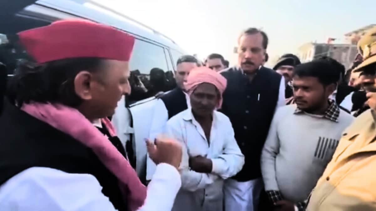 पूर्वांचल एक्सप्रेसवे पर अखिलेश यादव ने DM से सीधे फोन पर की बात और गरीब को मिली लाखों की मदद Akhilesh Yadav Viral Video Screengrab