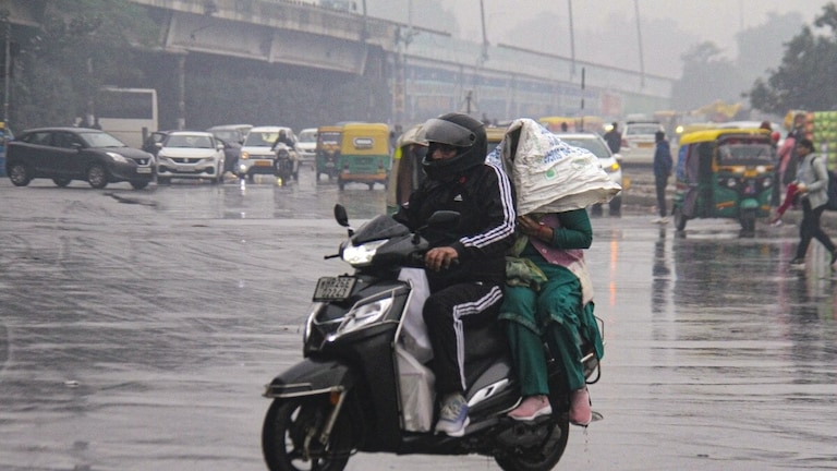 UP Weather Update: यूपी में बारिश, कोहरा और विजिबिलिटी को लेकर मौसम विभाग ने दिया ये ताजा अपडेट UP Weather, UP Weather News, UP News, Uttar Pradesh, dense fog, cold weather, weather department, Lucknow, Kanpur, Agra, Meerut, Gorakhpur, Varanasi, cold wave, weather update