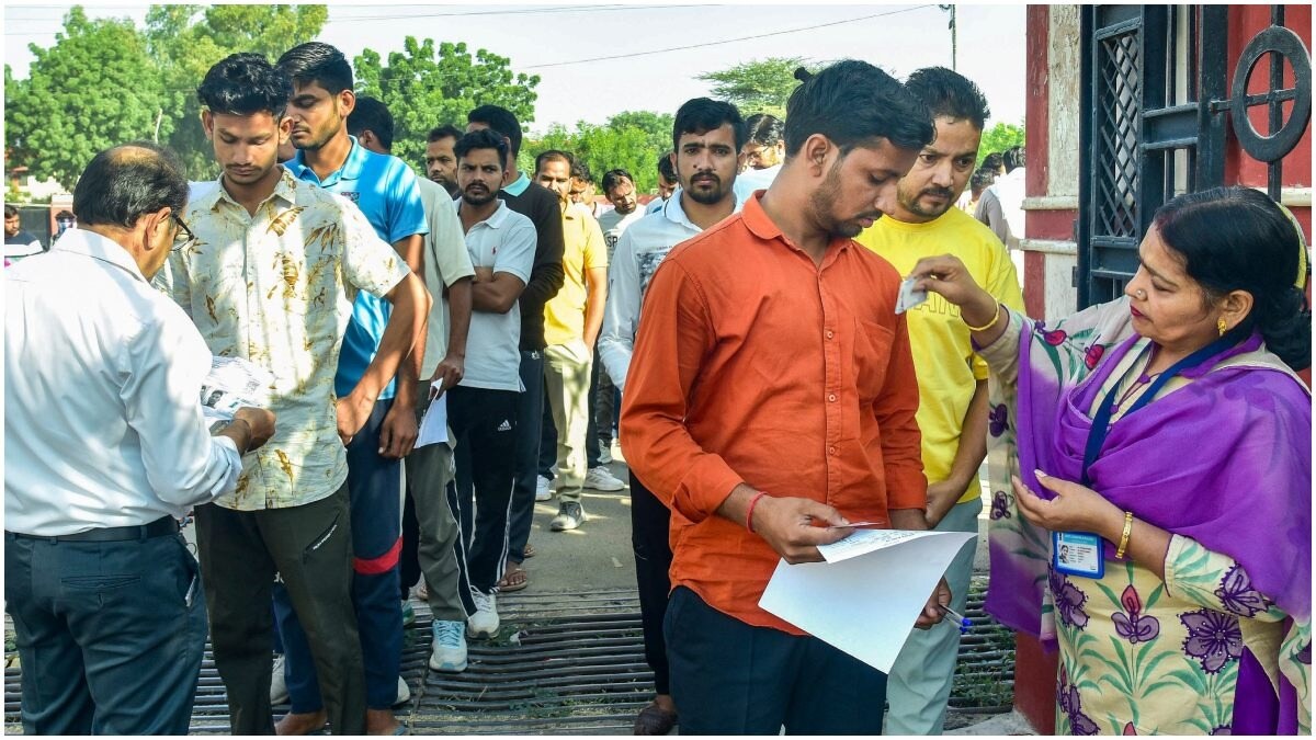 यूपी में 41424 पदों पर निकली होमगार्ड भर्ती की तैयारी में न करें गलती, ये मास्टर प्लान दिलाएगा रिटन एग्जाम में पूरे मार्क्स UP Home Guard Bharti 2025