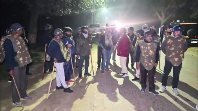 BHU में देर रात जंग! छात्रों और सुरक्षाकर्मियों के बीच 3 घंटों तक चला भीषण पथराव, भयानक हिंसा में कई घायल UP Tak