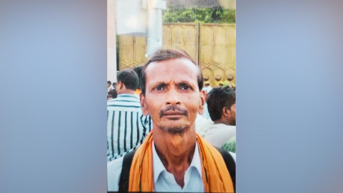 SIR करा रहे शिक्षामित्र शंकरलाल राजपूत की बॉडी कुएं में उतराती मिली! फिर BLO ने बताई 1344 फॉर्म वाली बात Mahoba shikshamitra death, SIR work pressure, teacher suicide UP, Pawaa village incident, BLO work burden, Mahoba news, UP education worker death, SIR system controversy, work stress government staff