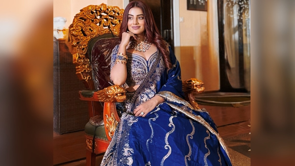 ट्रेडिशनल लुक में कमाल लगती हैं भोजपुरी क्वीन अक्षरा सिंह, नीले लहंगे में एक्ट्रेस ने बिखेरा जलवा UP Tak