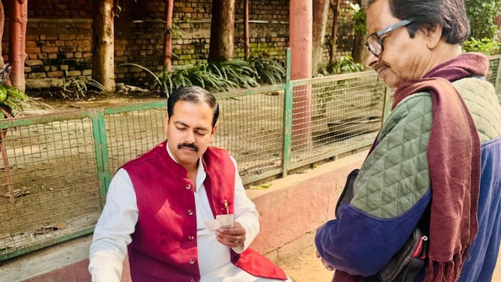 MLC स्नातक चुनाव से पहले सपा के कैंडिडेट और एमएलसी आशुतोष सिन्हा का नाम ही वोटर लिस्ट से गायब! गजब बवाल SP MLC Ashutosh Sinha (Pic- Facebook).