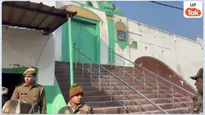 6 दिसंबर को संभल में ये क्या होने लगा... देखिए मस्जिद के मेन गेट से सत्यव्रत पुलिस चौकी तक क्या किया जा रहा Sambhal News