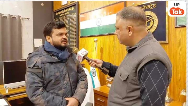 अपने गांव या जॉब वाले शहर, कहां रखें वोटर लिस्ट में नाम... जमीन और प्रॉपर्टी की दुविधा को रामपुर DM अजय द्विवेदी ने समझाया UP Tak