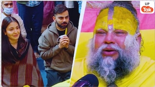 गले में तुलसी की माला और माथे पर चंदन लगाए जब प्रेमानंद जी से मिलने पहुंचे विराट-अनुष्का, एक्ट्रेस ने इमोशनल होकर कही ये बात Virat and Anushka meet Premanand ji