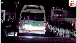 हापुड़ में हाईवे पर हॉरर शो! कार में जा रहे इस परिवार पर गुंडों ने किया हमला, अंदर मच गई चीख पुकार UP Tak