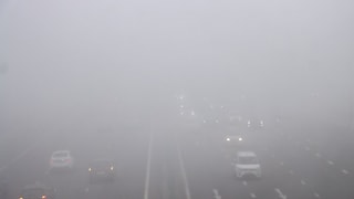 UP Fog red alert: आगरा, कानपुर और गोरखपुर एयरपोर्ट पर घने कोहरे से विजिबिलिटी 0, इन जिलों में फॉग का रेड अलर्ट up Fog alert, UP Weather Update, Today Weather News, IMD Alert UP, Dense Fog Warning, Red Alert Districts, Orange Alert UP, Yellow Alert Fog, Cold Wave Uttar Pradesh, Cold Day Warning, Lucknow Weather Today