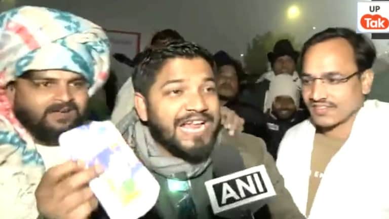 3 बोरा गेहूं बेचकर आया था इकाना स्टेडियम में IND vs SA मैच देखने... लखनऊ में क्यों रद्द हुआ ये इंटरनेशनल मैच? बीसीसीआई, BCCI, India vs South Africa 4th T20I, भारत बनाम दक्षिण अफ्रीका चौथा टी20आई, Lucknow Fog, लखनऊ कोहरा, Ekana Stadium, इकाना स्टेडियम