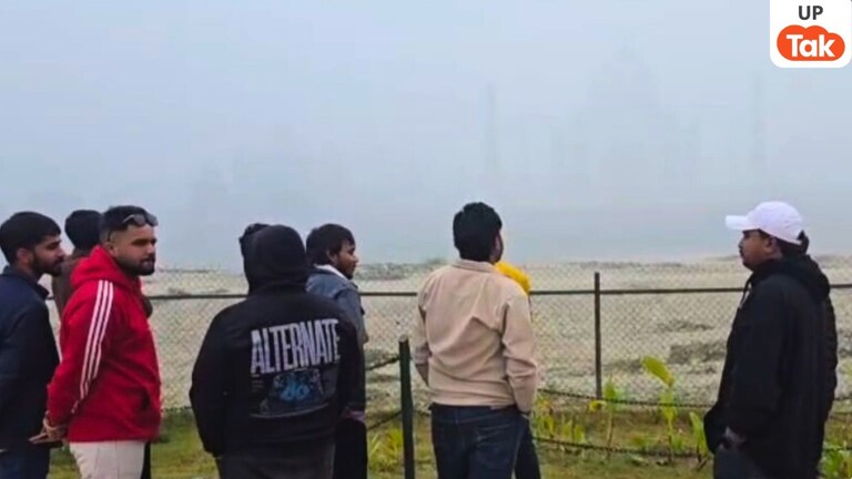 दूर-दराज से आए सैलानियों के हाथ लगी मायूसी... आगरा में ताजमहल देखने पहुंचे पर्यटक, नहीं दिख पाई संगमरमर की चमक UP Tak