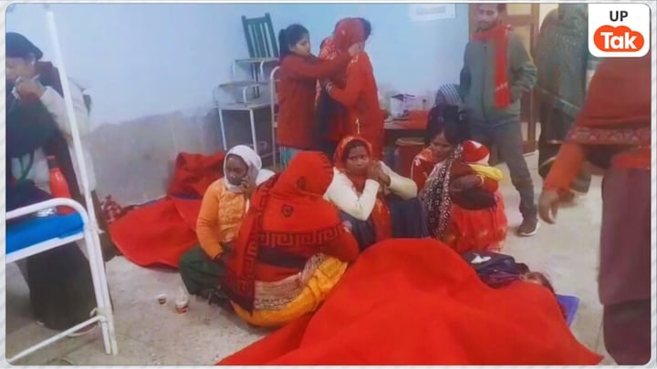 कड़ाके की ठंड में नसबंदी कराने के बाद जमीन पर लेटीं ये 13 महिलाएं, वायरल वीडियो ने खोली सिस्टम की पोल तो ये सब कहने लगे सीएमओ साहब Screengrab from viral video
