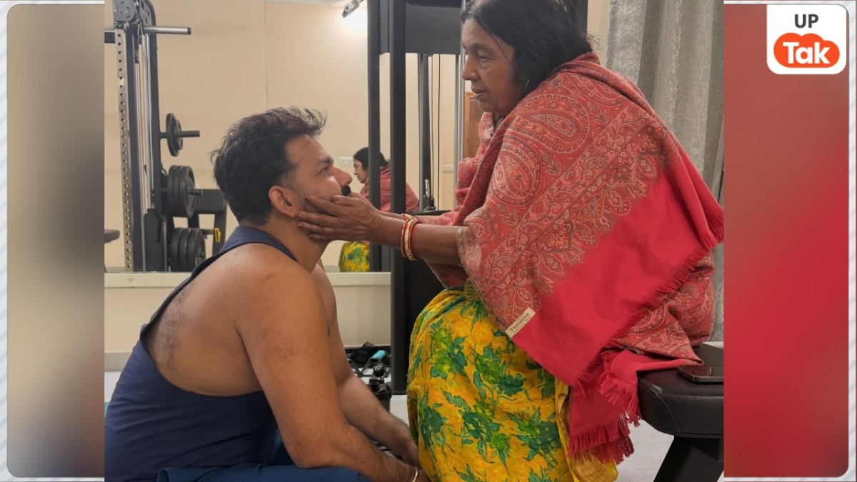 मां के चरणों में बैठे पावरस्टार पवन सिंह की इस तस्वीर ने उनके फैंस को कर दिया इमोशनल! आखिर बात क्या है?